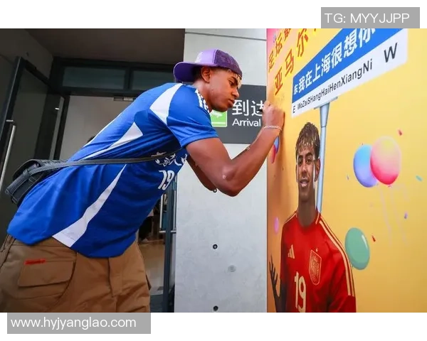 足球明星真人立牌图展示全球顶级球员风采与魅力的视觉盛宴